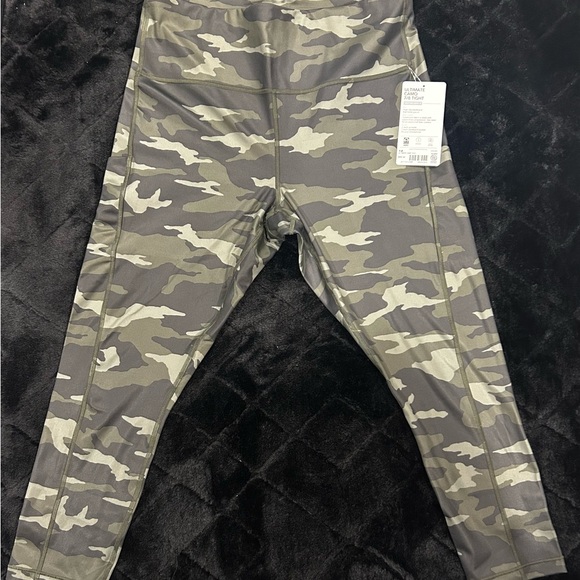 NWT- Athleta Ultimate Camo 7/8 tight - Picture 2 of 7